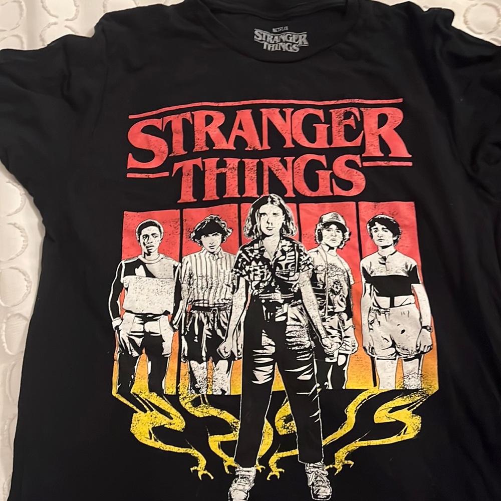 Stranger Things T-shirt Size Small in Unisex